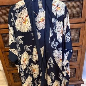 Vince Camuto Flowy Printed Topper